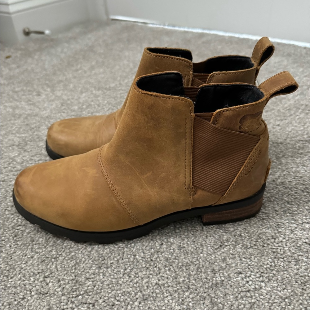 Sorel women’s Chelsea boots